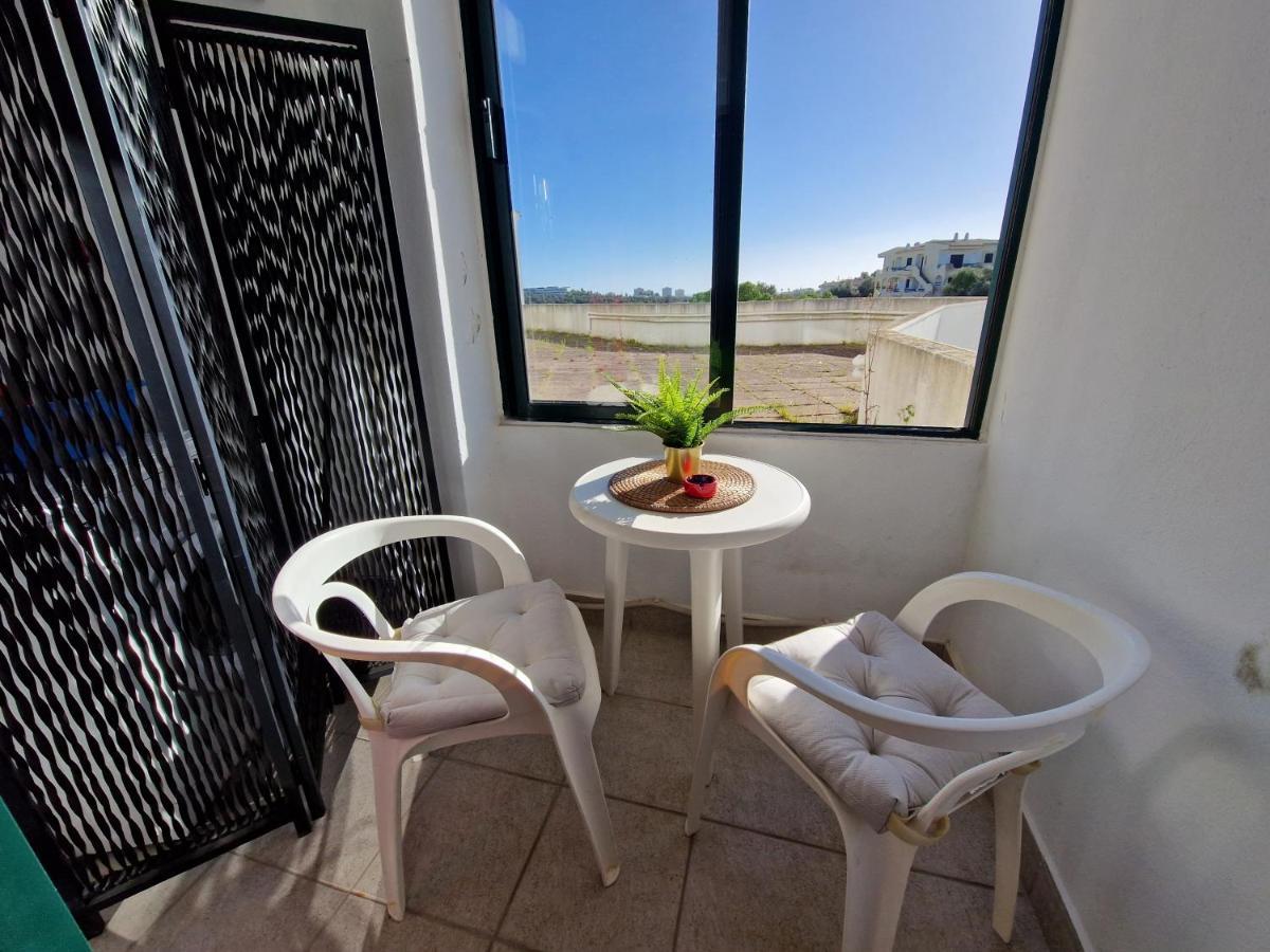 Pleasant T1 With Open View In A Calm Area Leilighet Alvor Eksteriør bilde